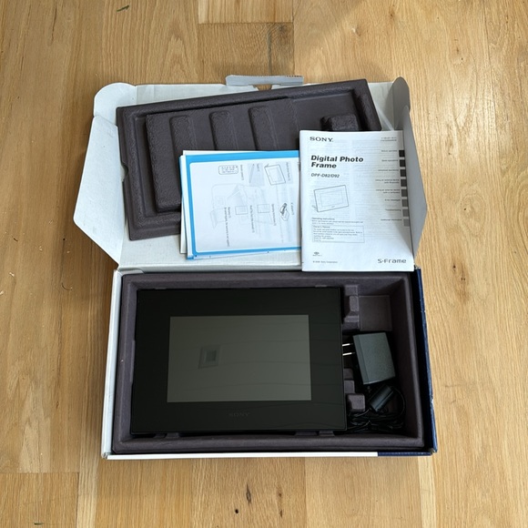 SONY | 9” DIGITAL PHOTO S-FRAME - Picture 6 of 7